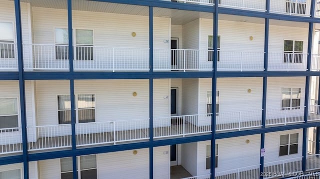 183 Upper Monarch Cove Ct Unit 4E, Lake Ozark, MO 65049 - view of building exterior