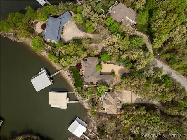 32 Wild Pines Ct, Sunrise Beach, MO 65079 - aerial view of property and surrounding area featuring a nearby body of water