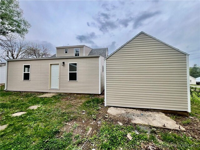 407 Cleveland St, Versailles, MO 65084 - view of back of house
