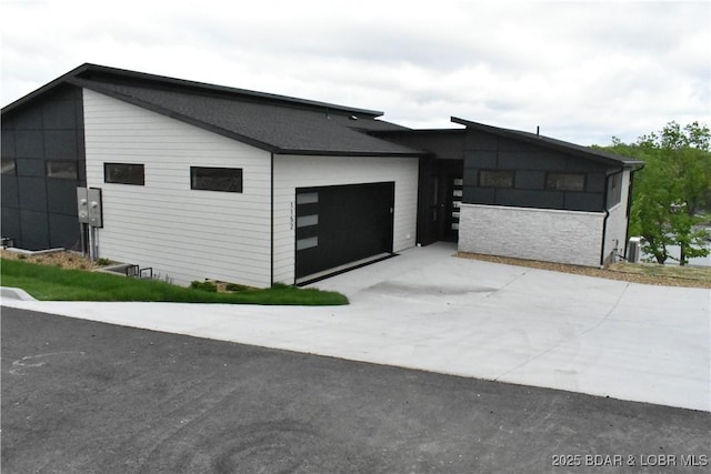 1152 Normandy Rd, Osage Beach, MO 65065 - garage with driveway