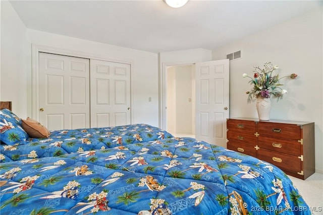 bedroom featuring visible vents, carpet floors, and a closet