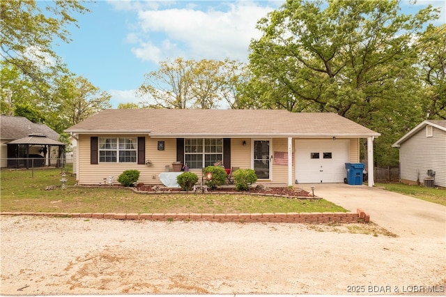 1497 Cherokee Rd W, Lake Ozark, MO 65049 - ranch-style home featuring a garage, fence, driveway, and a front yard