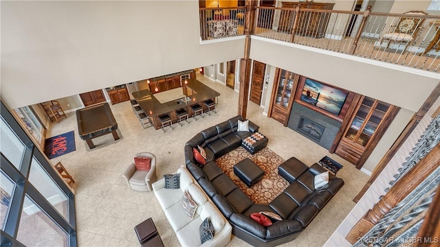 559 Forestridge Ln, Sunrise Beach, MO 65079 - living room with a high ceiling and a glass covered fireplace