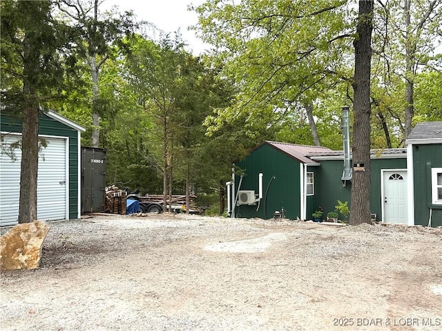 view of yard with an outdoor structure and cooling unit