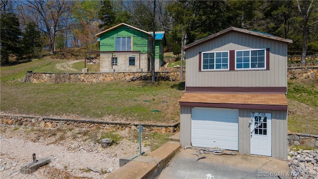 29540 Inspiration Pt, Rocky Mount, MO 65072 - view of front of house with a garage and a front lawn