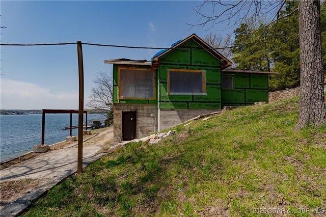 29540 Inspiration Pt, Rocky Mount, MO 65072 - view of side of home with a water view