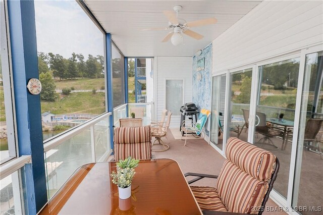 sunroom / solarium with ceiling fan
