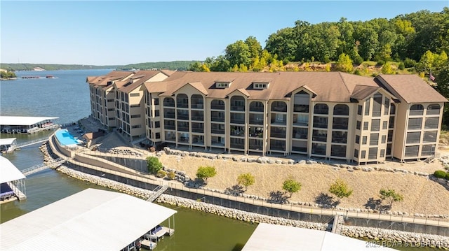 bird's eye view with a water view