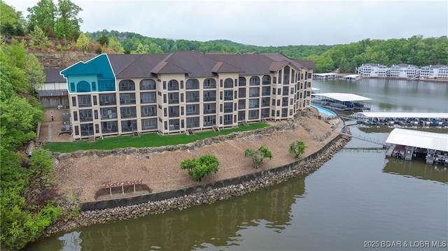 bird's eye view featuring a water view