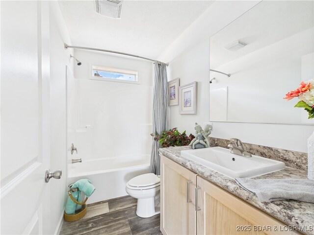 9A Pinkie Ln, Laurie, MO 65037 - bathroom with visible vents, shower / bath combo, wood finished floors, vanity, and toilet