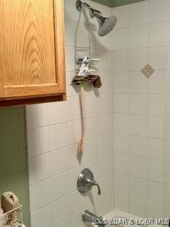 145 Costa Del Sol Dr Unit 2A, Lake Ozark, MO 65049 - detailed view of shower / washtub combination