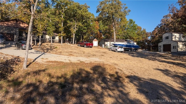 view of yard with an outdoor structure and a detached garage