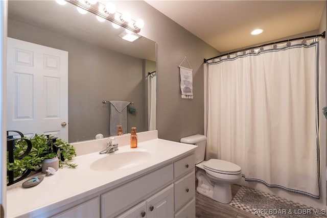 full bathroom featuring toilet, recessed lighting, and vanity