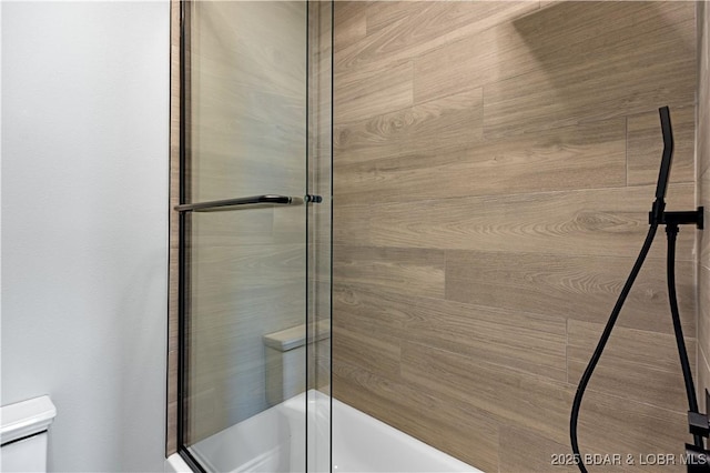 full bath featuring toilet and enclosed tub / shower combo