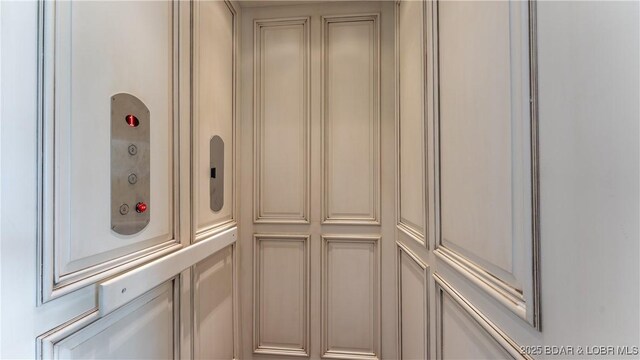 207 Buck Deer Ln, Camdenton, MO 65020 - room details featuring elevator
