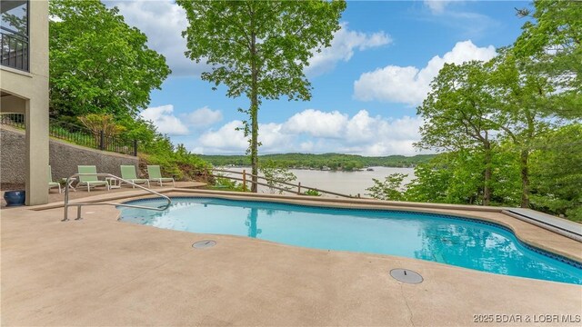 207 Buck Deer Ln, Camdenton, MO 65020 - outdoor pool featuring a water view and a patio area