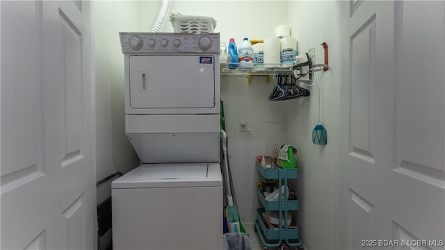 611 Lazy Days Rd Unit L5, Osage Beach, MO 65065 - laundry area with laundry area and stacked washer / drying machine