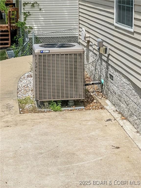 12448 Crestview Dr, Warsaw, MO 65355 - exterior details with central AC