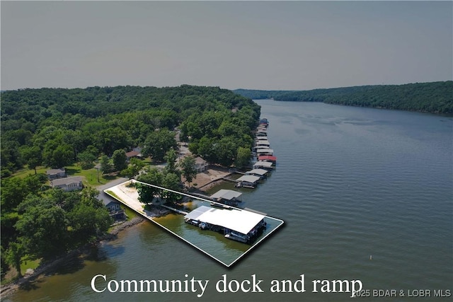 34 Glenmeadows Ct, Linn Creek, MO 65052 - view of property location with a nearby body of water and property parcel outlined