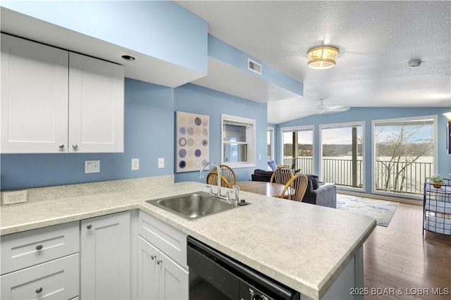 kitchen with a sink, dishwasher, open floor plan, a peninsula, and a ceiling fan