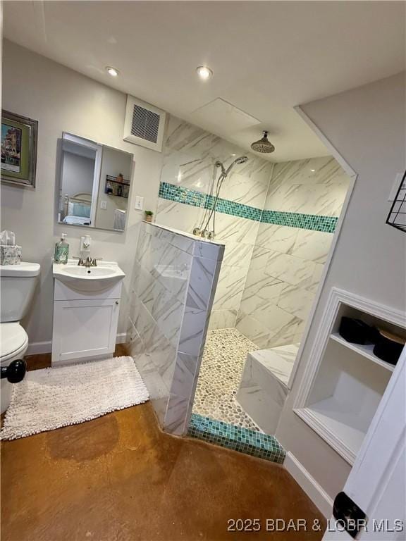 full bath with toilet, a walk in shower, vanity, recessed lighting, and baseboards