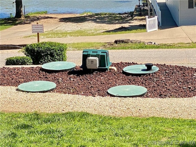 view of yard featuring a water view