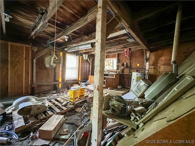 miscellaneous room with electric water heater