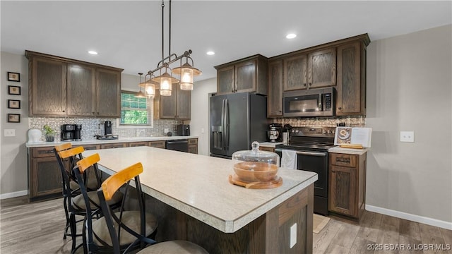 907 Sunnyview Cir, Eldon, MO 65026 - kitchen featuring stainless steel appliances, light countertops, baseboards, and recessed lighting