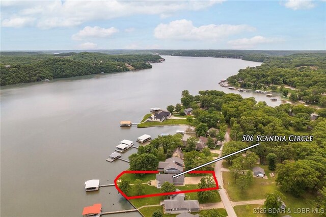 view of property location featuring property boundaries highlighted, a large body of water, and a forest