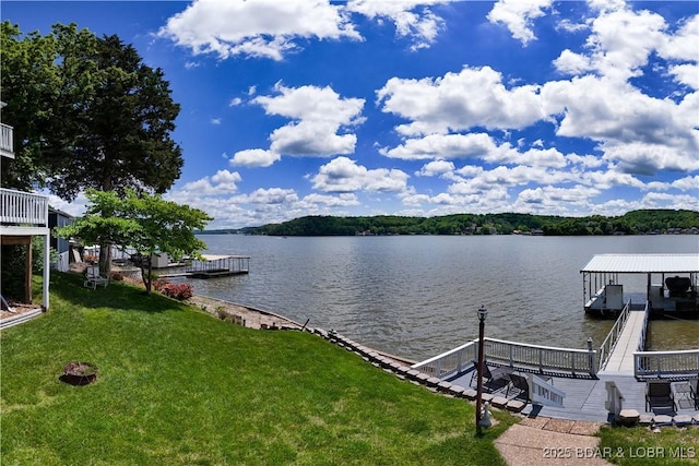 water view with a floating dock