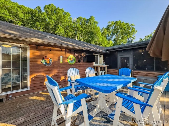 deck featuring outdoor dining space