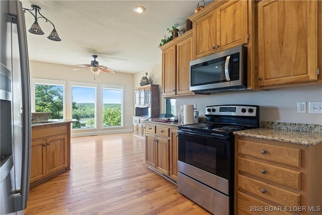 22714 Lake Ridge Dr, Warsaw, MO 65355 - kitchen featuring stainless steel appliances, ceiling fan, light wood-type flooring, plenty of natural light, and recessed lighting
