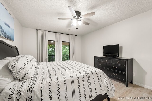 bedroom with light wood-style floors, a textured ceiling, ceiling fan, and baseboards