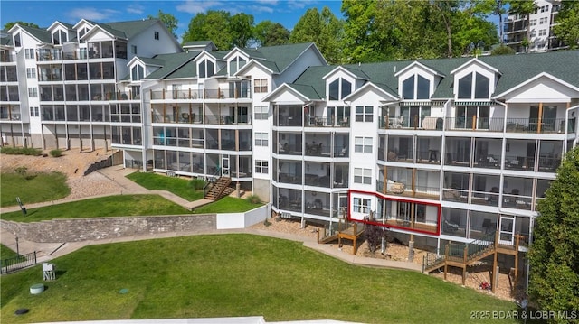 view of apartment building / complex