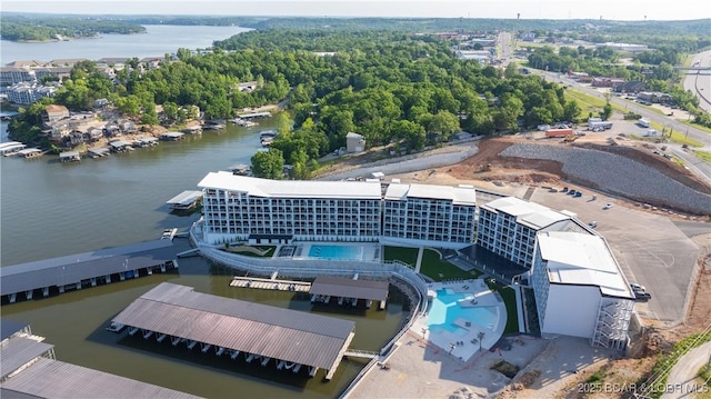 1045 Topsider Ln Unit 314, Osage Beach, MO 65065 - bird's eye view of a pool and a nearby body of water