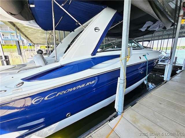 dock area featuring boat lift