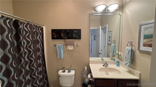 18130 Millstone Cove Rd Unit 447, Gravois Mills, MO 65037 - bathroom featuring toilet, vanity, and a shower with curtain