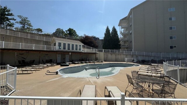 18130 Millstone Cove Rd Unit 447, Gravois Mills, MO 65037 - community pool with a patio and fence