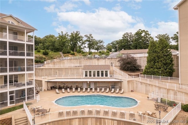18130 Millstone Cove Rd Unit 447, Gravois Mills, MO 65037 - community pool with a patio