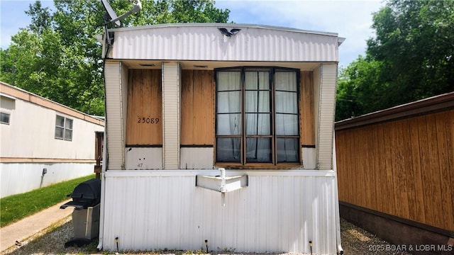 view of outbuilding