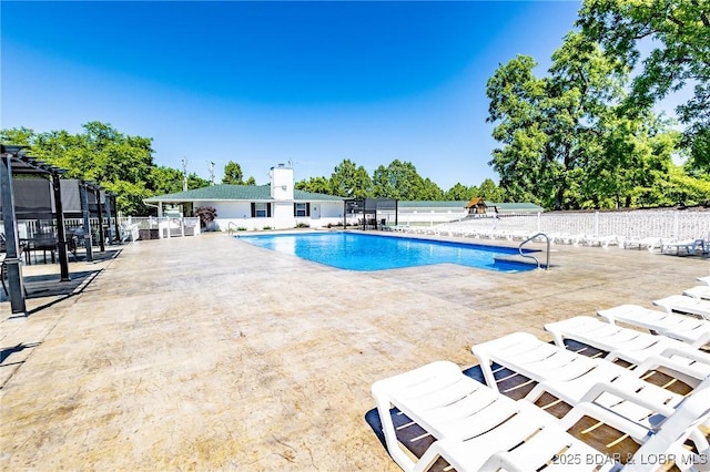 601 Park Place Dr Unit 2B, Kaiser, MO 65047 - community pool with a patio