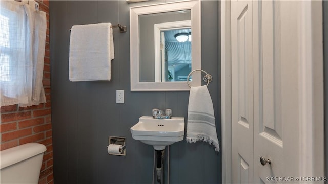 15219 Fleener Dr, Gravois Mills, MO 65037 - half bathroom featuring toilet