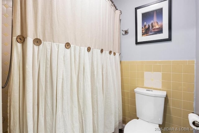241 Shell Bay Cir Unit 1A, Linn Creek, MO 65052 - full bathroom with tile walls, toilet, wainscoting, and curtained shower