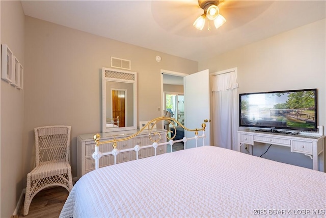 bedroom featuring wood finished floors and a ceiling fan