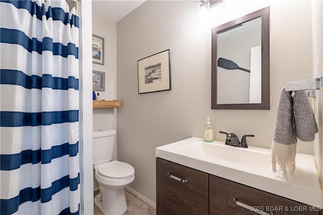 full bathroom featuring toilet, vanity, and a shower with shower curtain