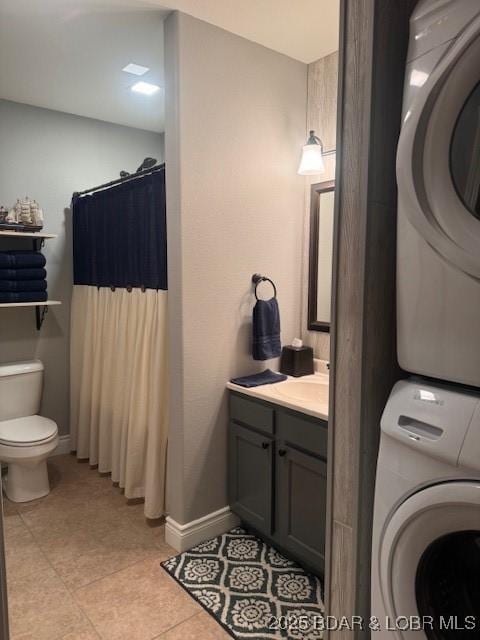 362 Merlin Dr, Camdenton, MO 65020 - bathroom with estacked washer and dryer, toilet, vanity, baseboards, and a shower with curtain