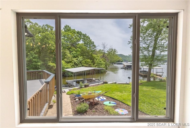 138 Siesta Cir, Camdenton, MO 65020 - entryway featuring a water view