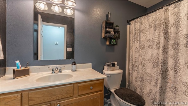 119 Camelot Dr, Camdenton, MO 65020 - full bath with vanity, toilet, a textured wall, and curtained shower