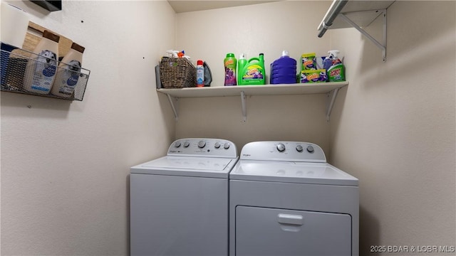 119 Camelot Dr, Camdenton, MO 65020 - laundry area featuring washing machine and clothes dryer