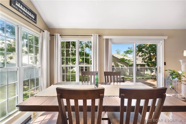 790 College Blvd, Osage Beach, MO 65065 - sunroom with vaulted ceiling